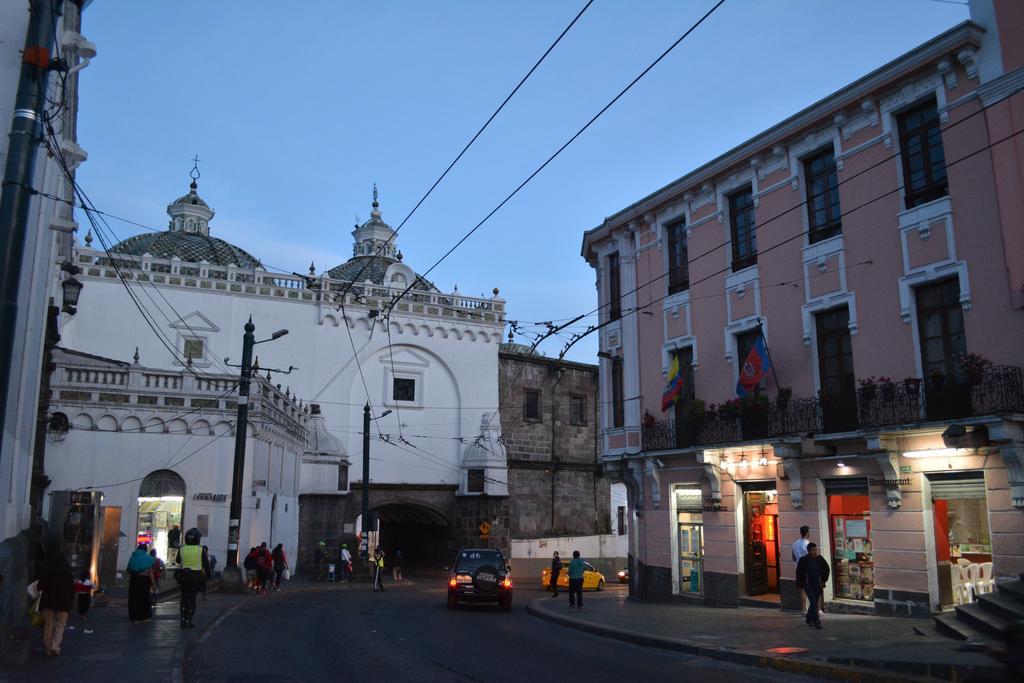 Hostal Juana De Arco Κίτο Εξωτερικό φωτογραφία